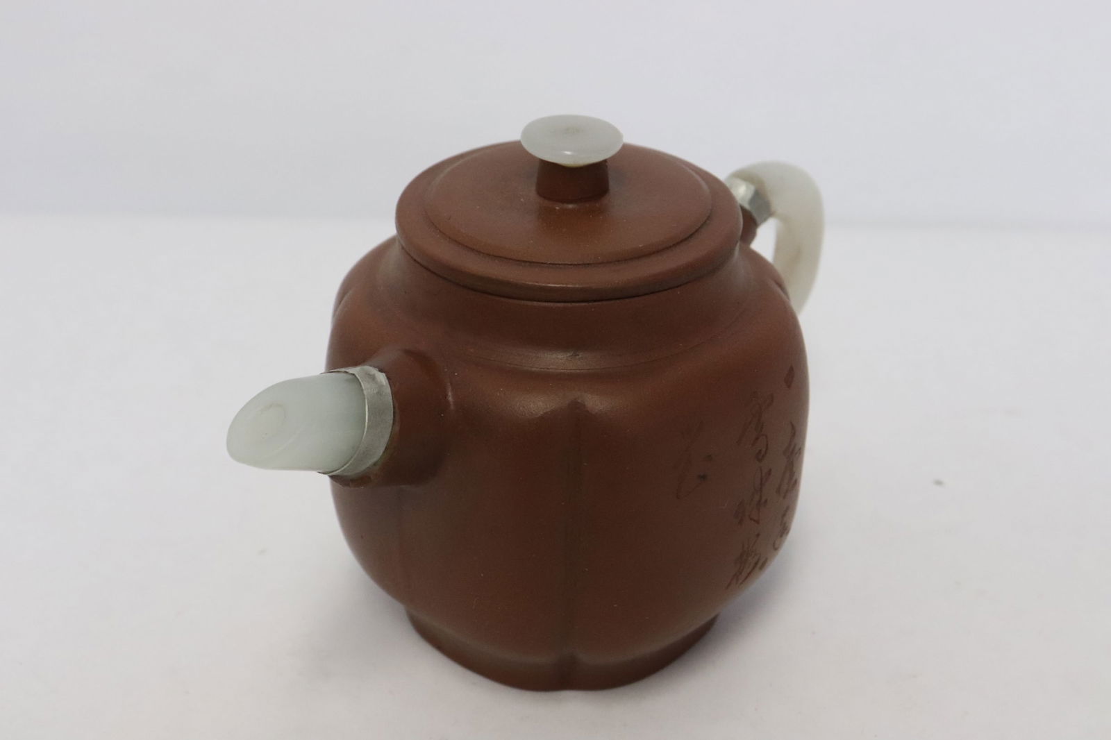 Fine Yixing teapot with jade handle and spout (1 of 9)