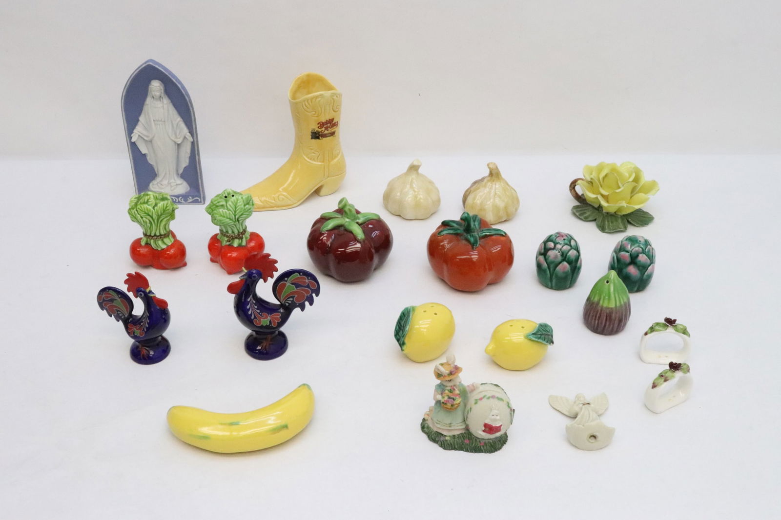 Lot of porcelain fruit and misc. (1 of 10)