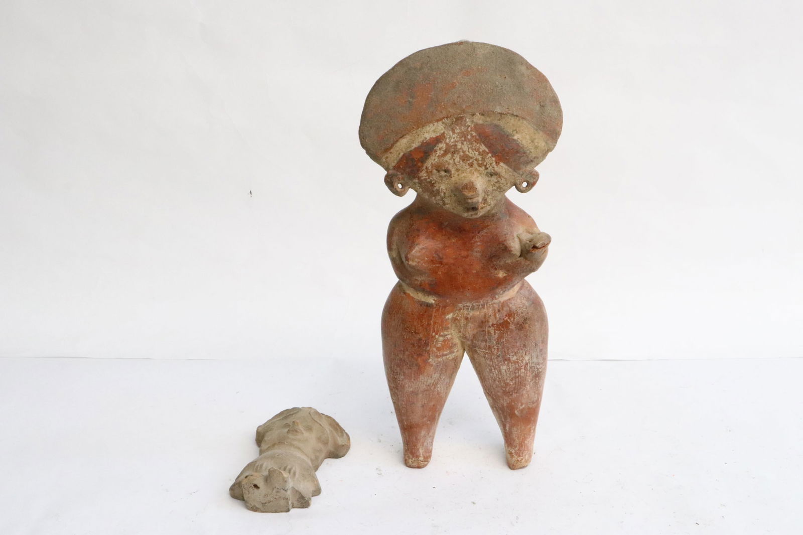 2 pre-Columbian style figures (1 of 9)