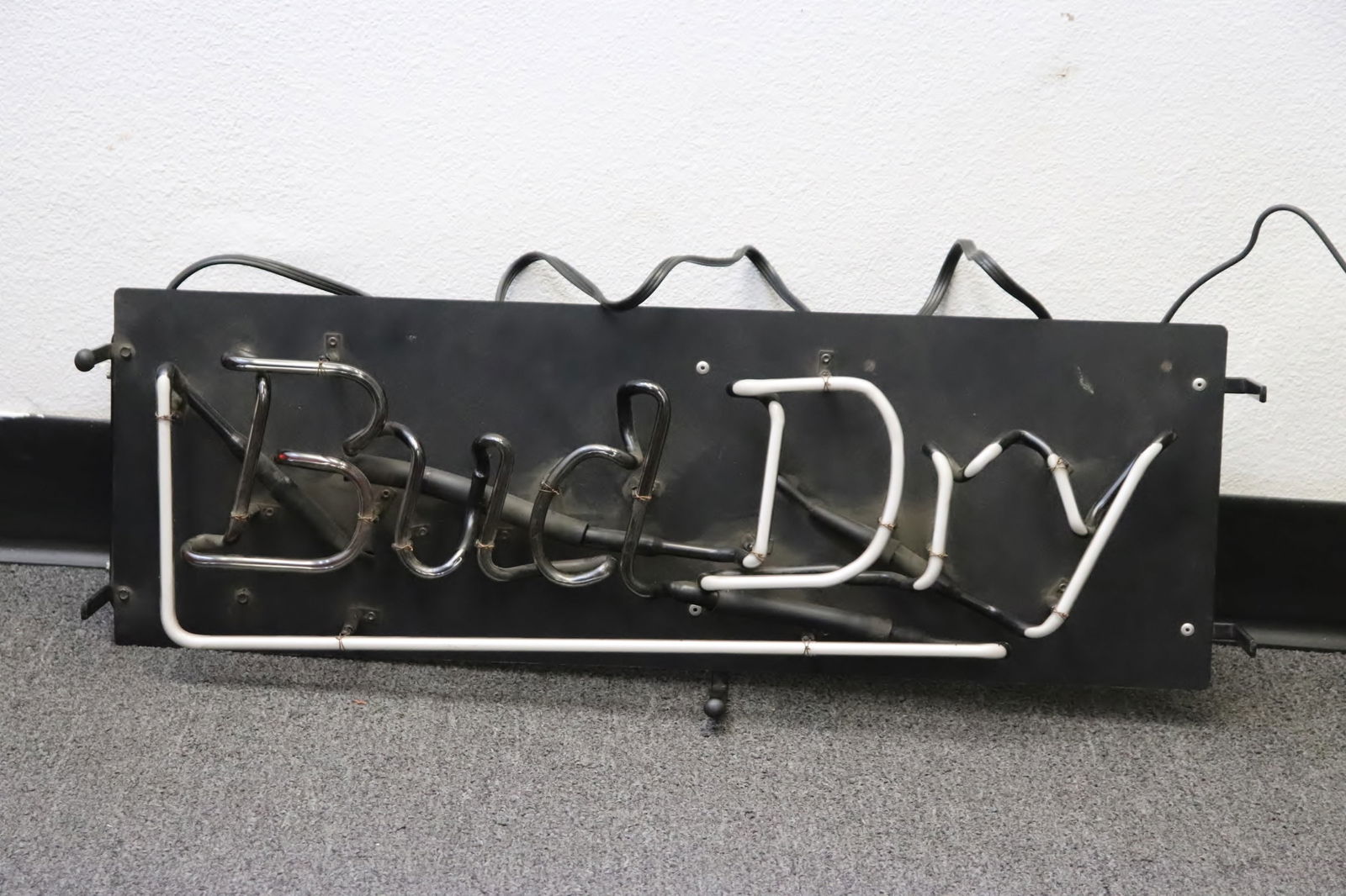 A Bud Dry wall light (1 of 6)