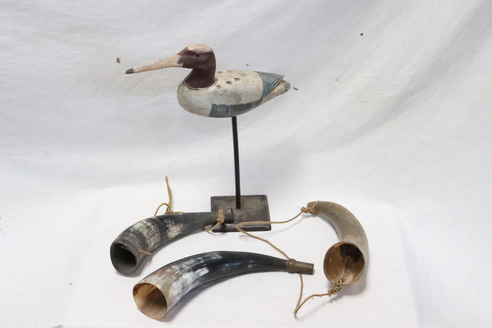 3 powder horns, & a wood carved decoy on stand (1 of 8)
