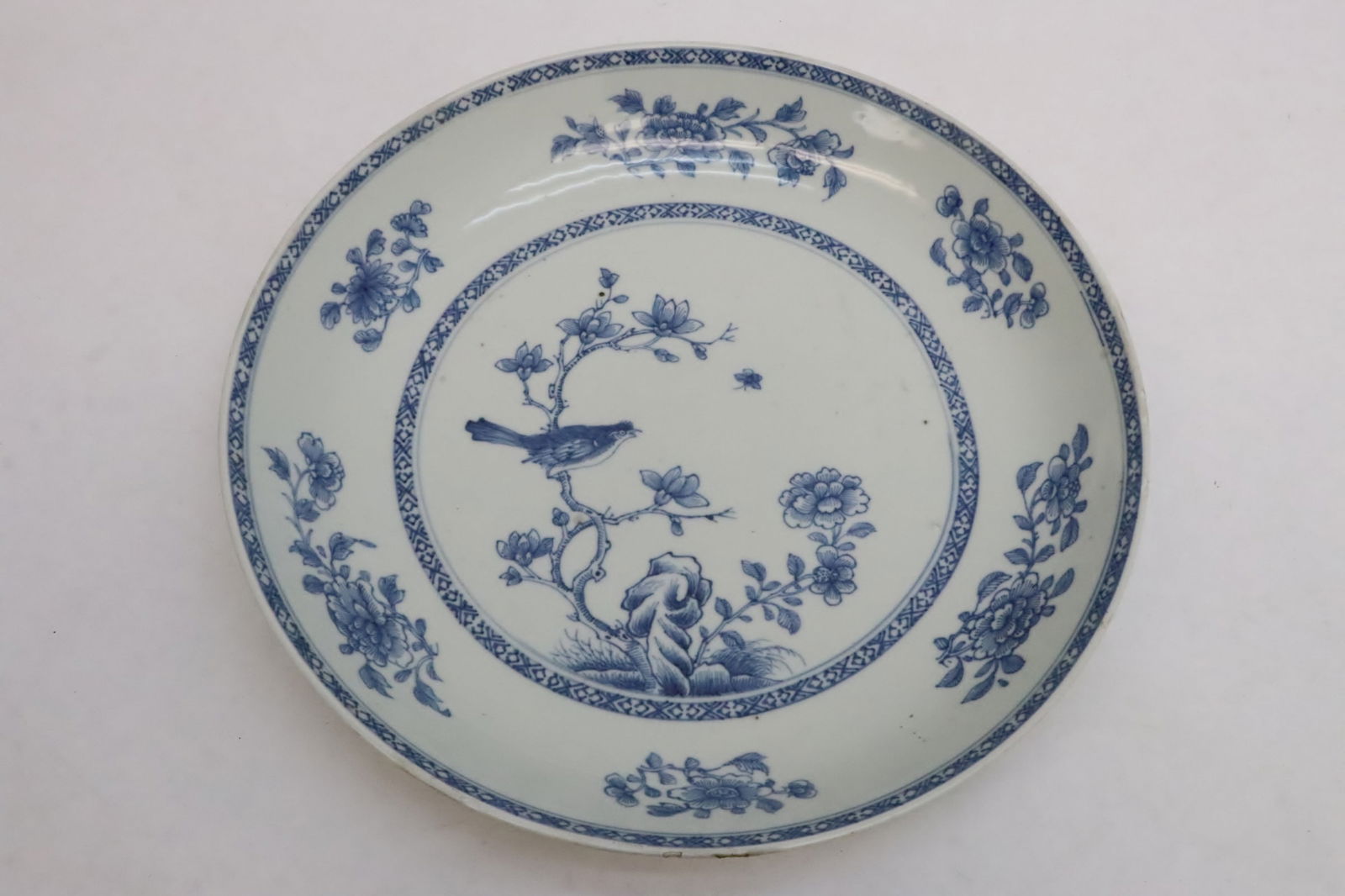 Chinese 19th century b&w porcelain large plate (1 of 7)