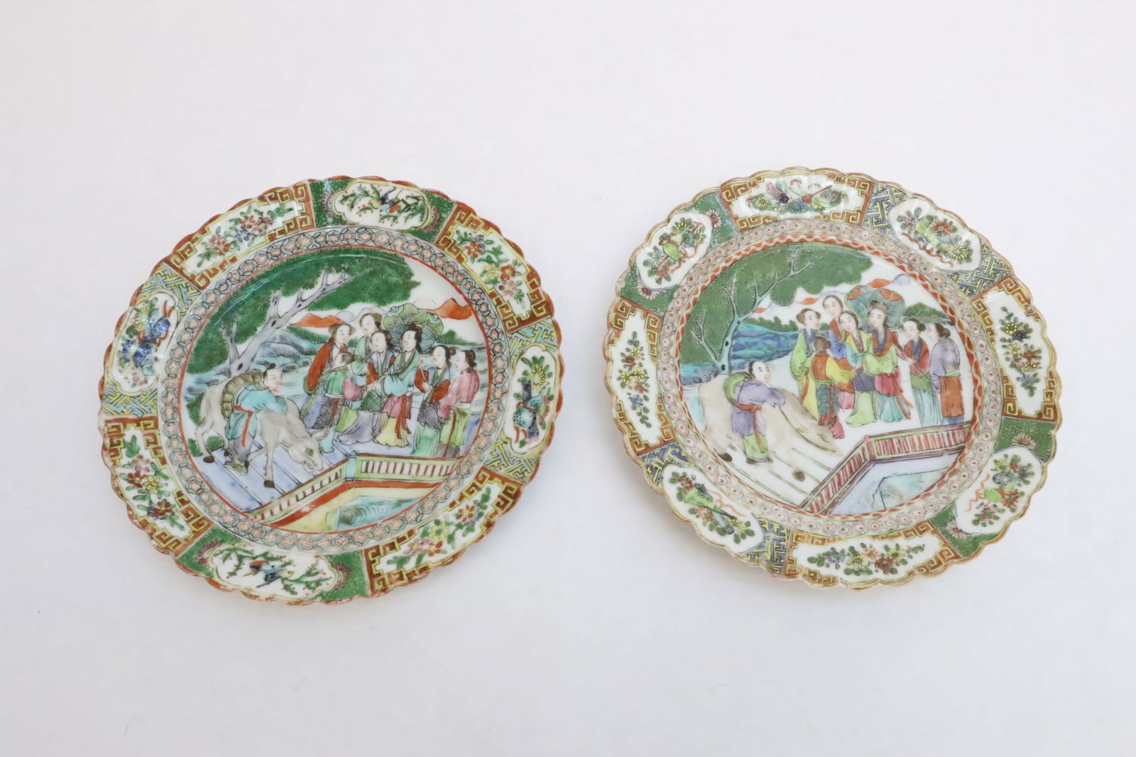 Pair Chinese antique porcelain plate, Guangxu period: Pair Chinese antique famille rose porcelain plate, Guangxu period, 1"x8.6"dia