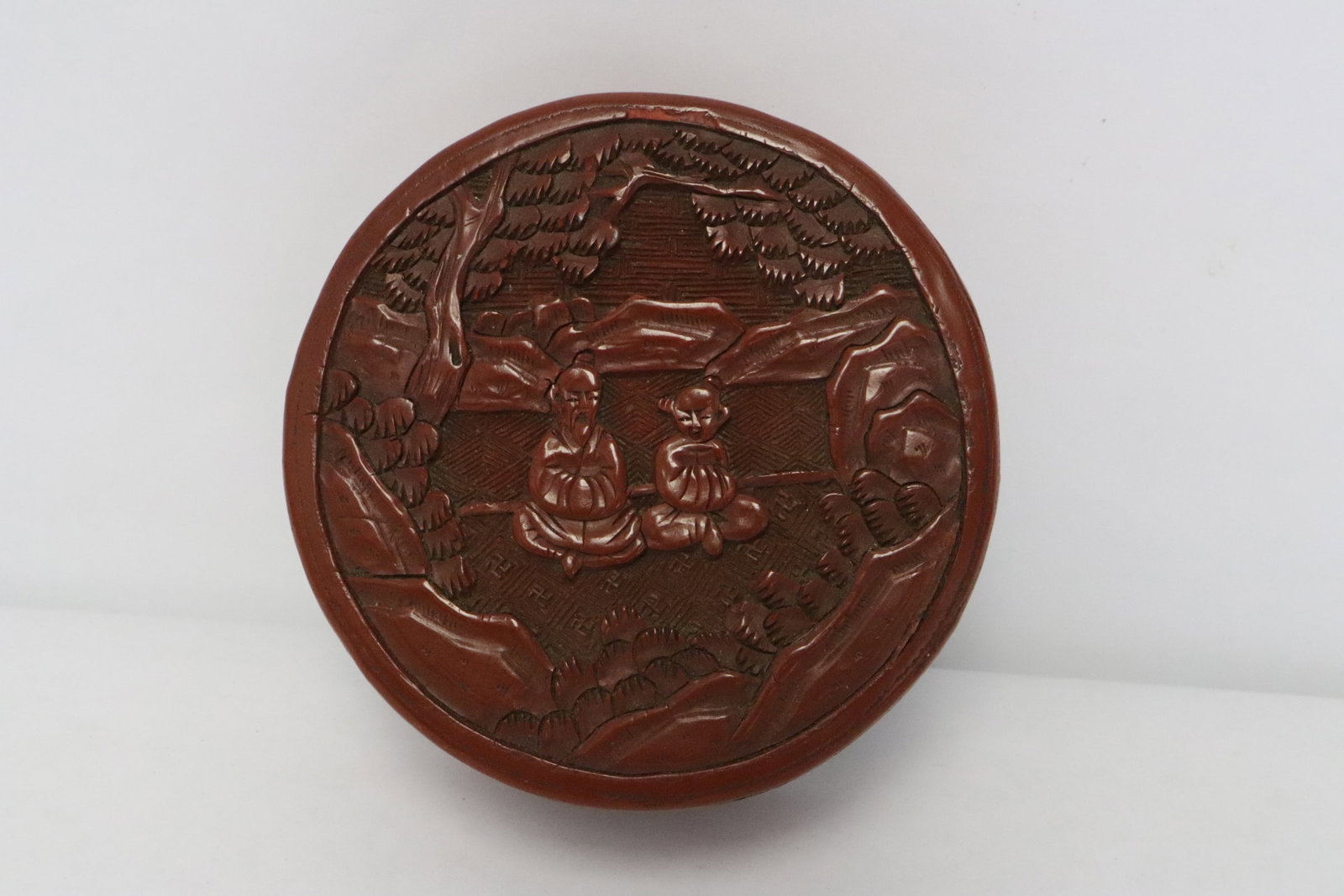 Antique Chinese cinnabar box: Antique Chinese cinnabar box, 1.75"x3.8"dia