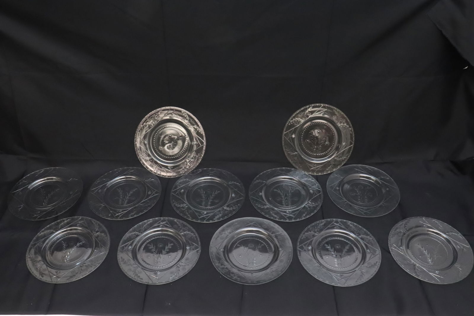12 beautiful etched crystal plates: 12 beautiful etched crystal plates, 0.5"x8.7"dia