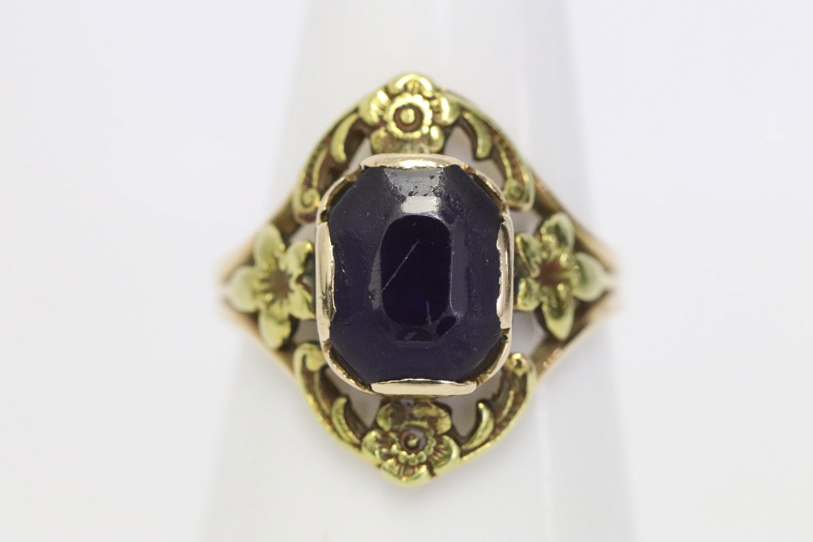 Victorian 10K Y/G ring w/ a blue stone (1 of 7)