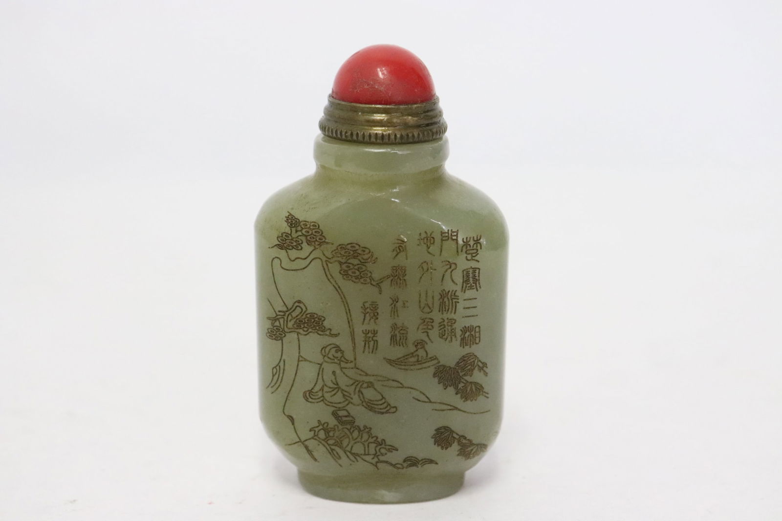 Chinese jade carved snuff bottle (1 of 8)