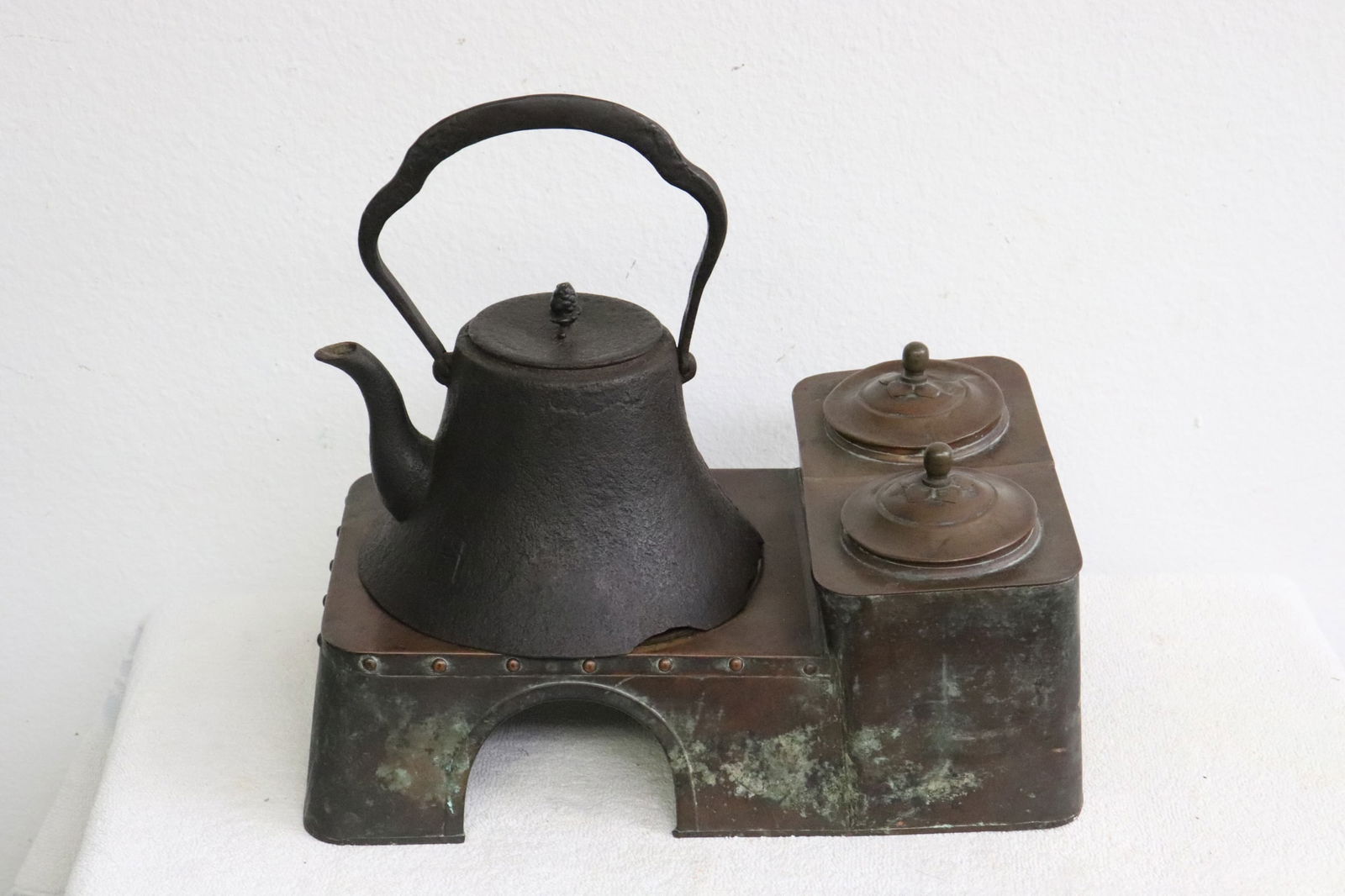 Japanese antique copper and cast iron hibachi: Japanese antique copper and cast iron hibachi, 9.8"x8"x7.4", 6.6"x13.5"x8.5"