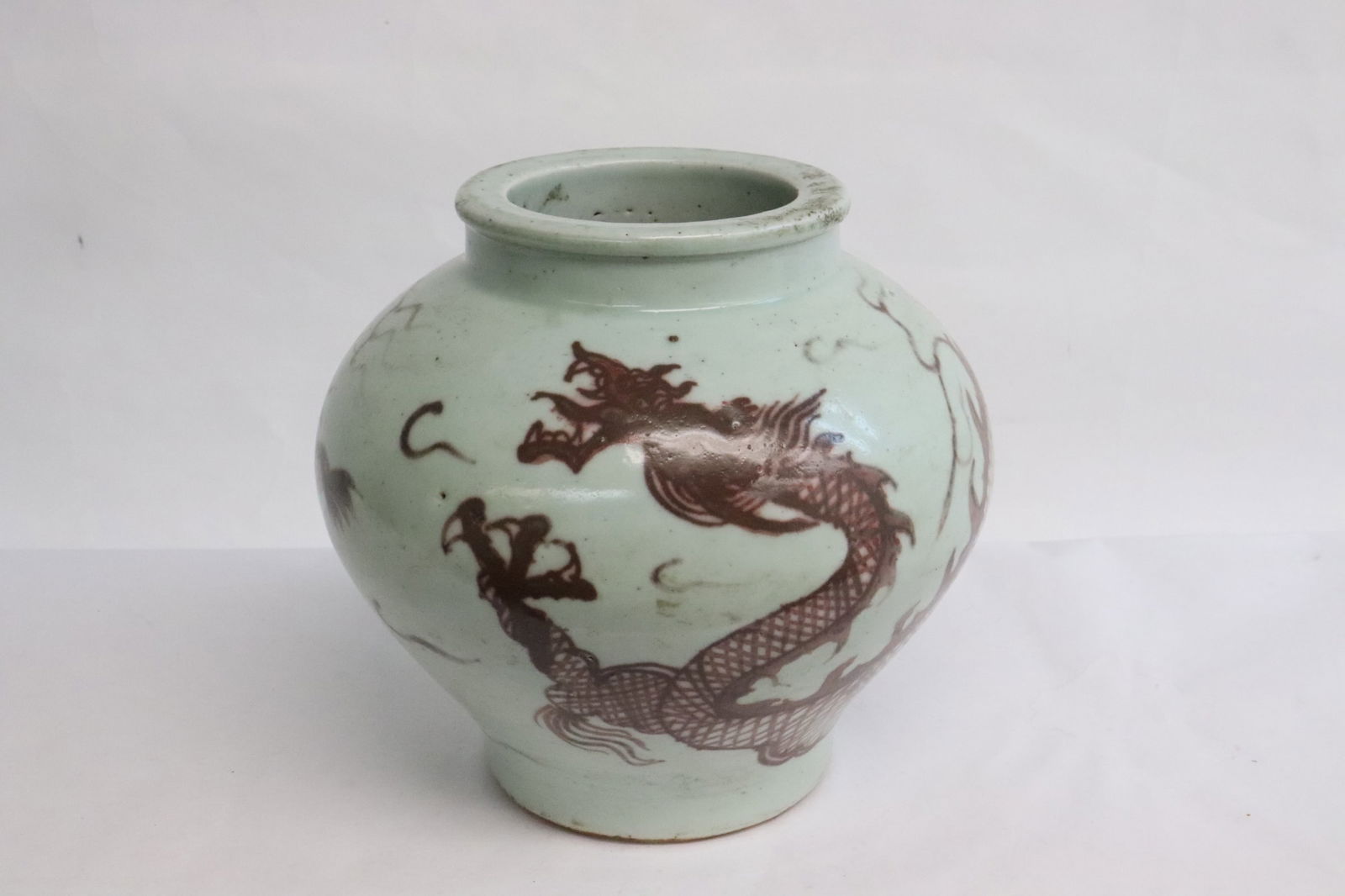 Chinese vintage red and white porcelain jar (1 of 8)