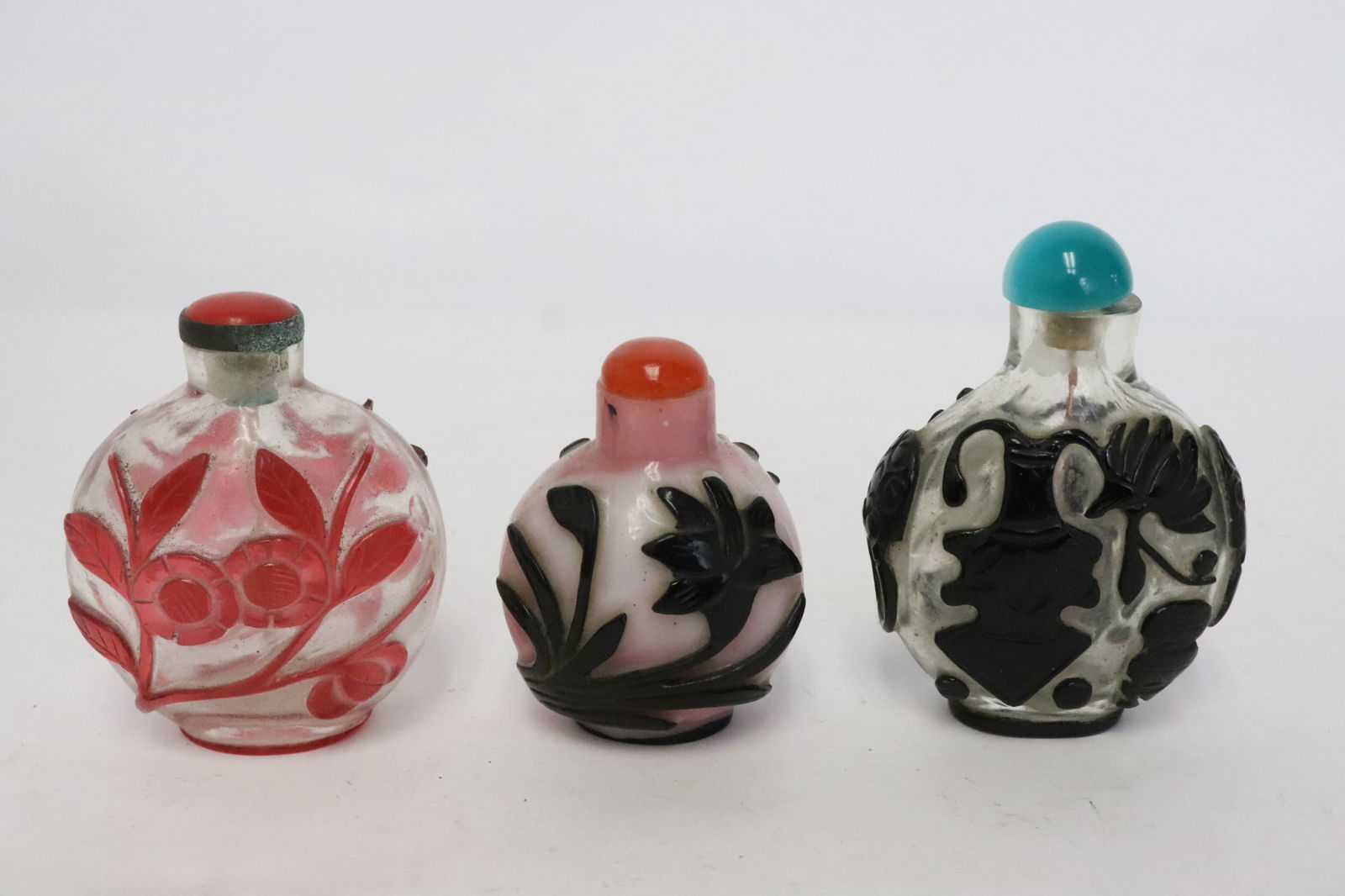 3 Chinese vintage overlay Peking glass snuff bottles (1 of 11)