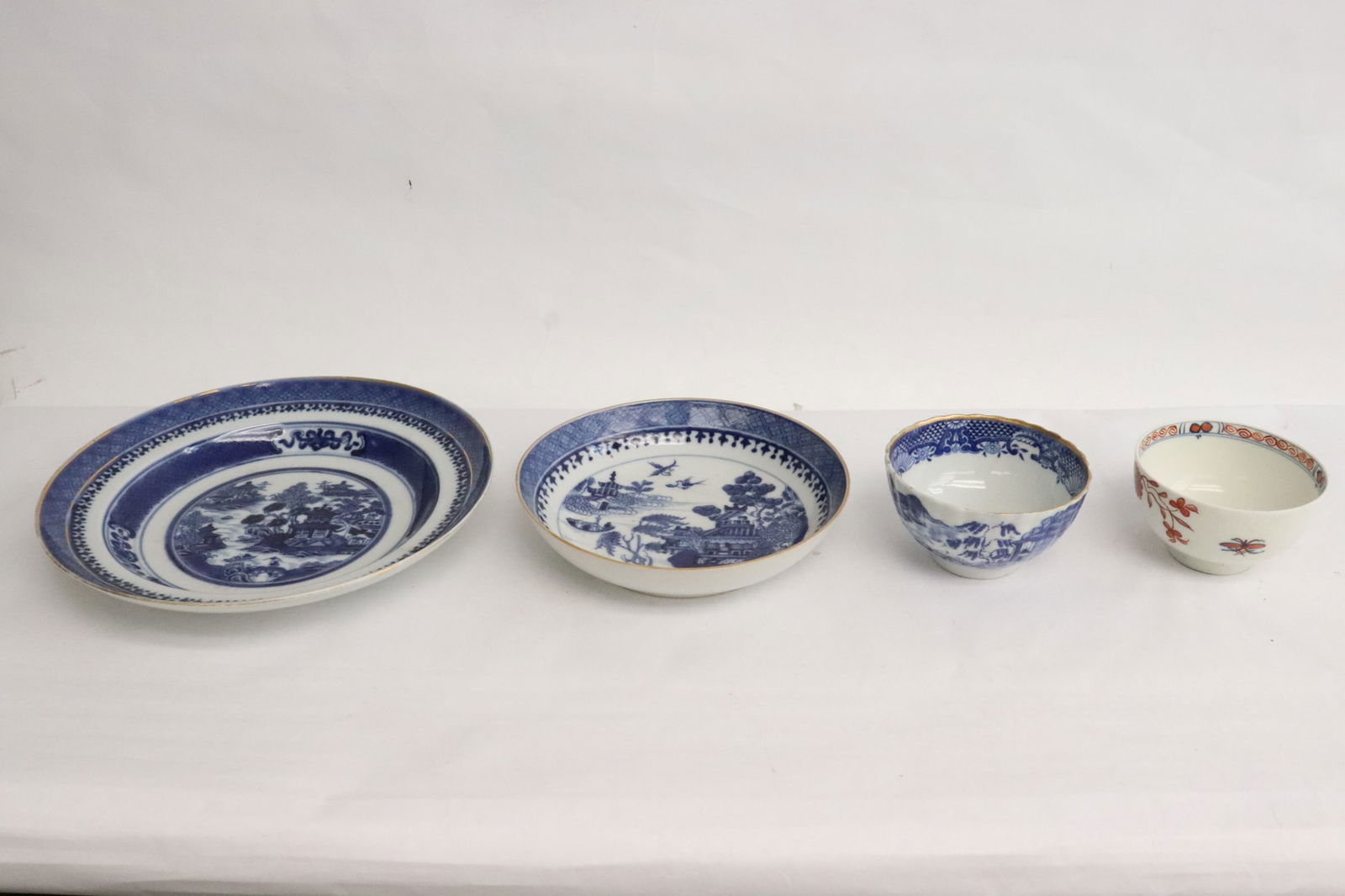 4 pieces Qianlong period export porcelains (1 of 9)
