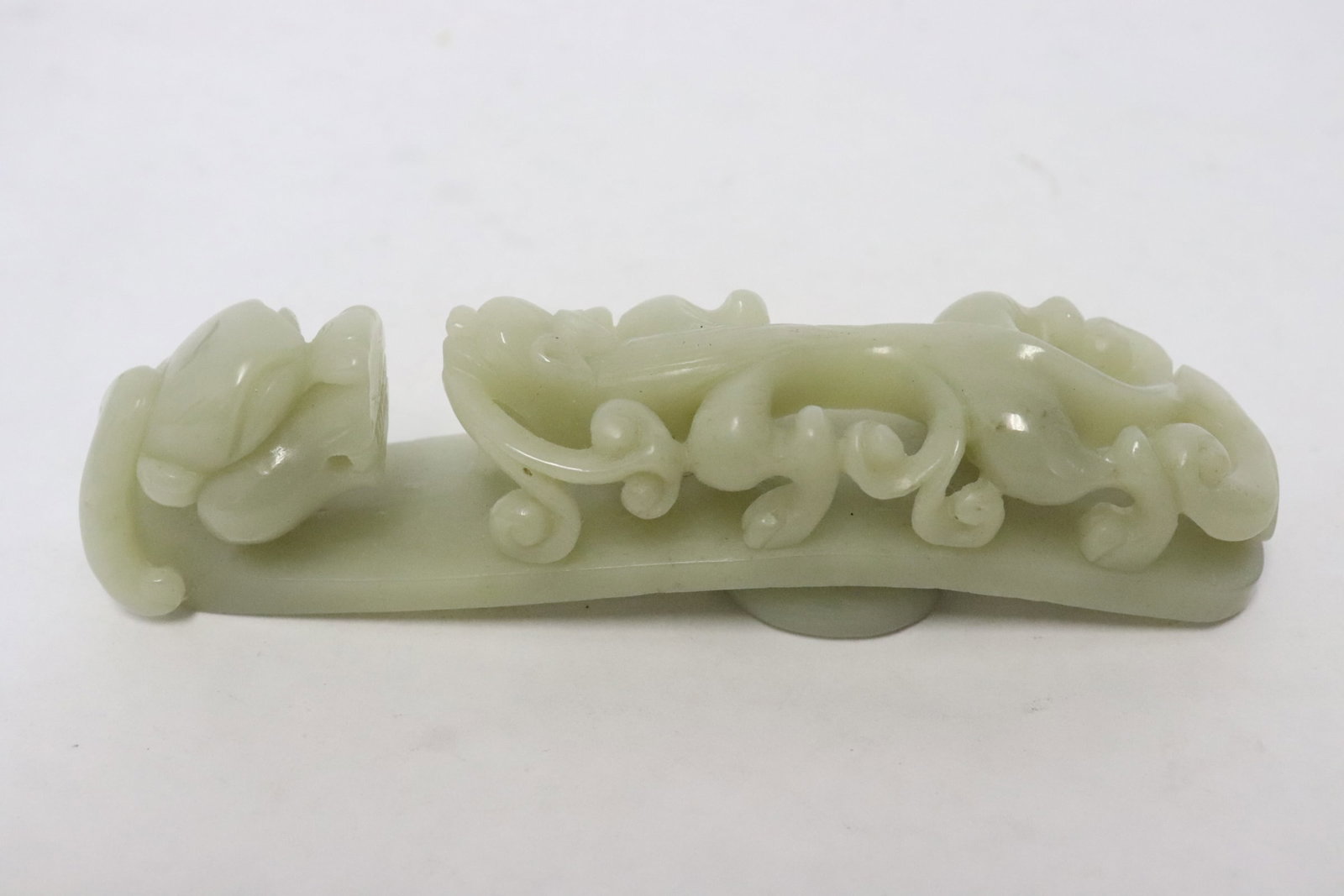 Jade carved dragon motif belt buckle: Jade carved dragon motif belt buckle, 4.6"x1"x1.15"