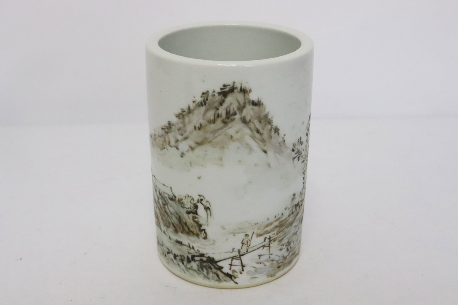 Famille rose porcelain brush holder: Famille rose porcelain brush holder, 4.7"x3.2"dia