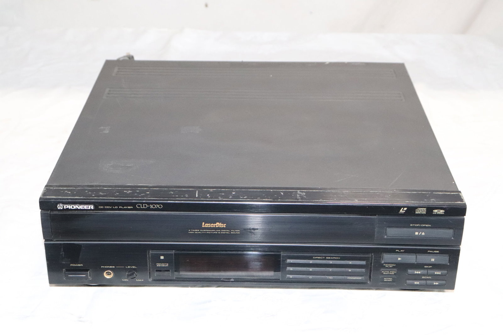 Pioneer CLD-1070 laserdisc player (1 of 6)
