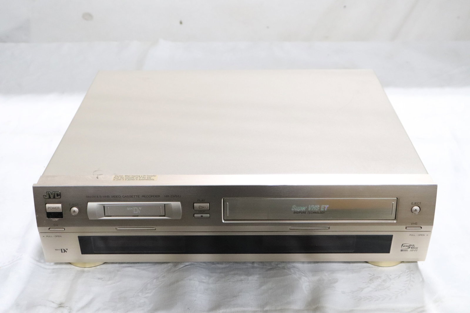 JVC HR-DVS1U video combo player (1 of 7)