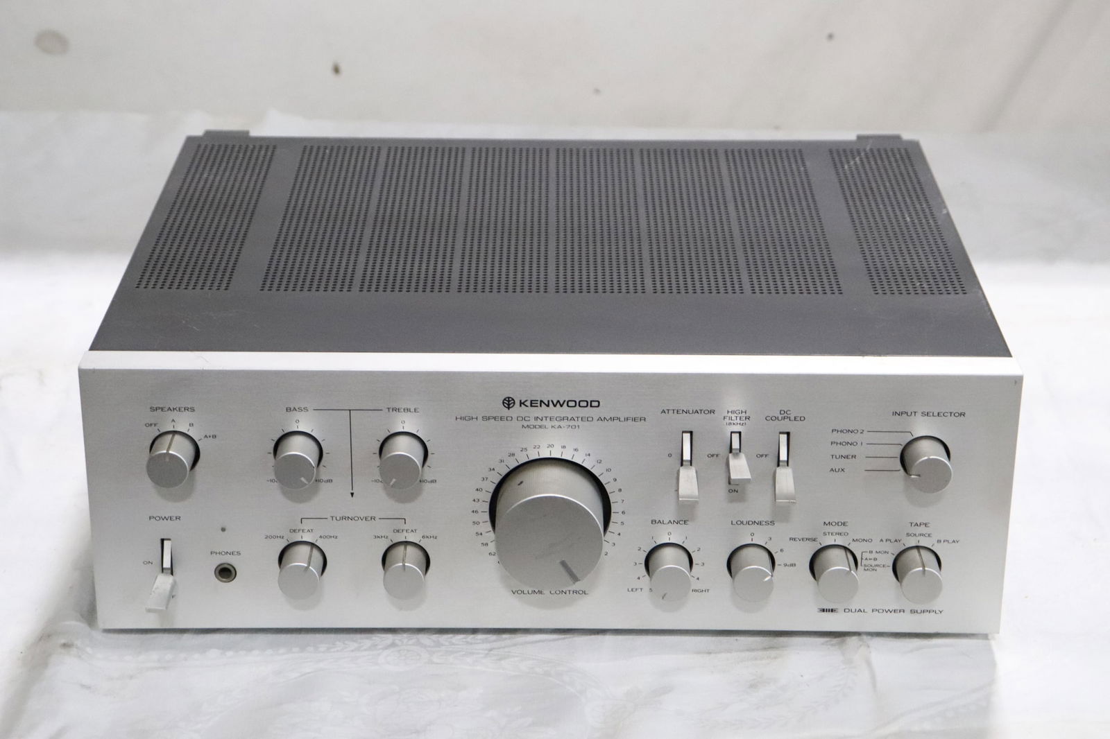 Kenwood KA-701 stereo amplifier (1 of 6)