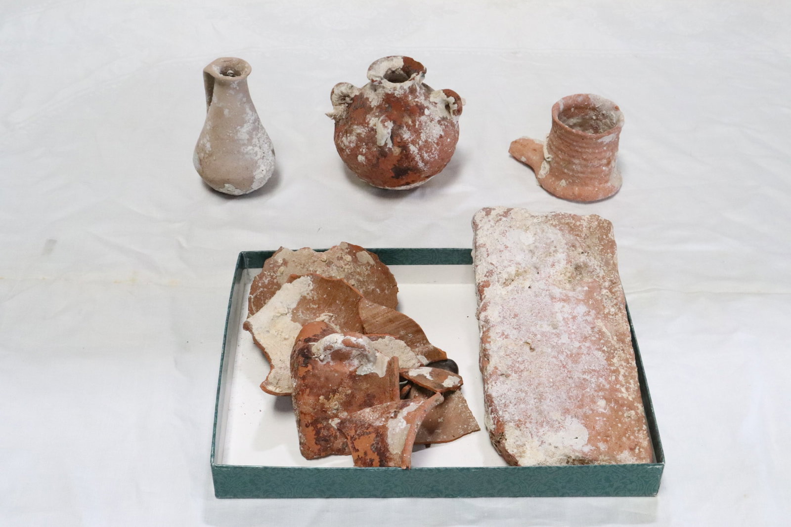 Lot of ancient earthenware pieces (1 of 9)