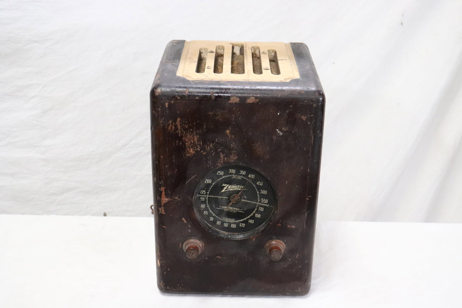 An old Zenith radio (1 of 6)