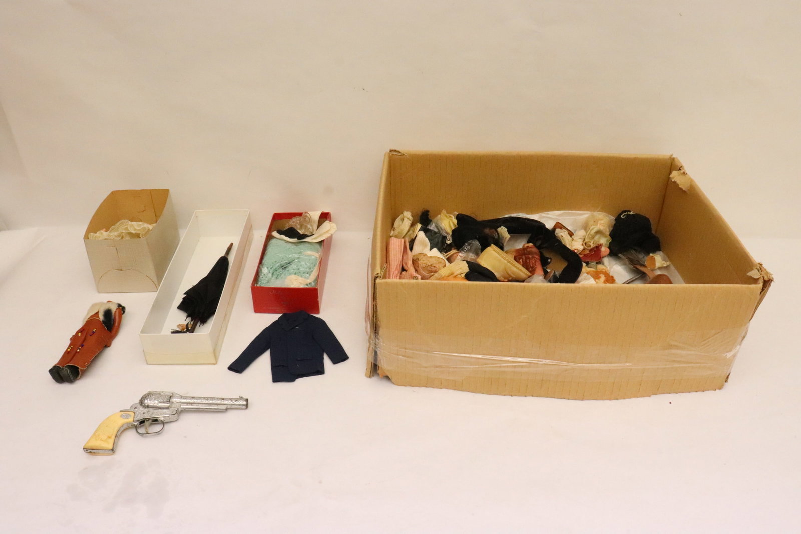 Vintage miniature dolls, doll parts, doll cloth, toy gun, etc: Vintage miniature dolls, doll parts, doll cloth, toy gun, etc