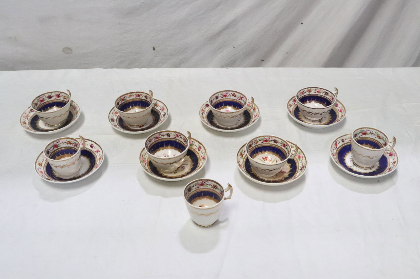 17 pieces Royal Crown Derby cups and saucers (1 of 8)