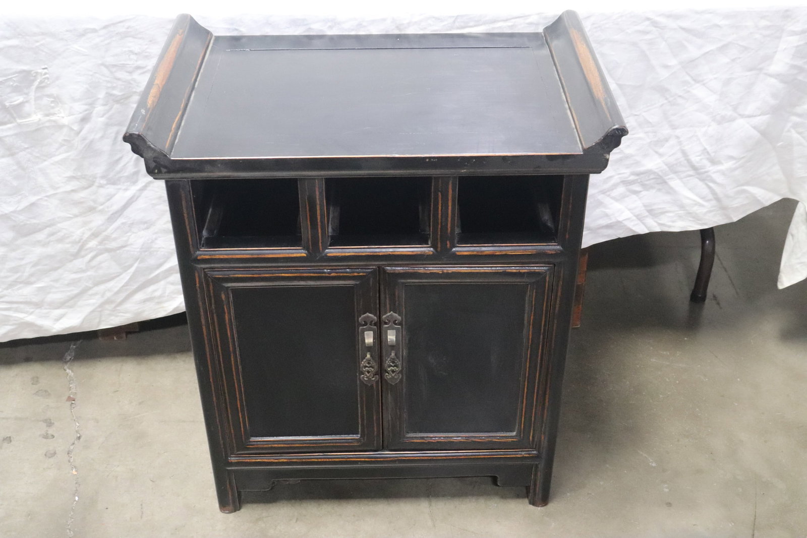 Chinese/ Japanese small lacquer altar cabinet (1 of 7)