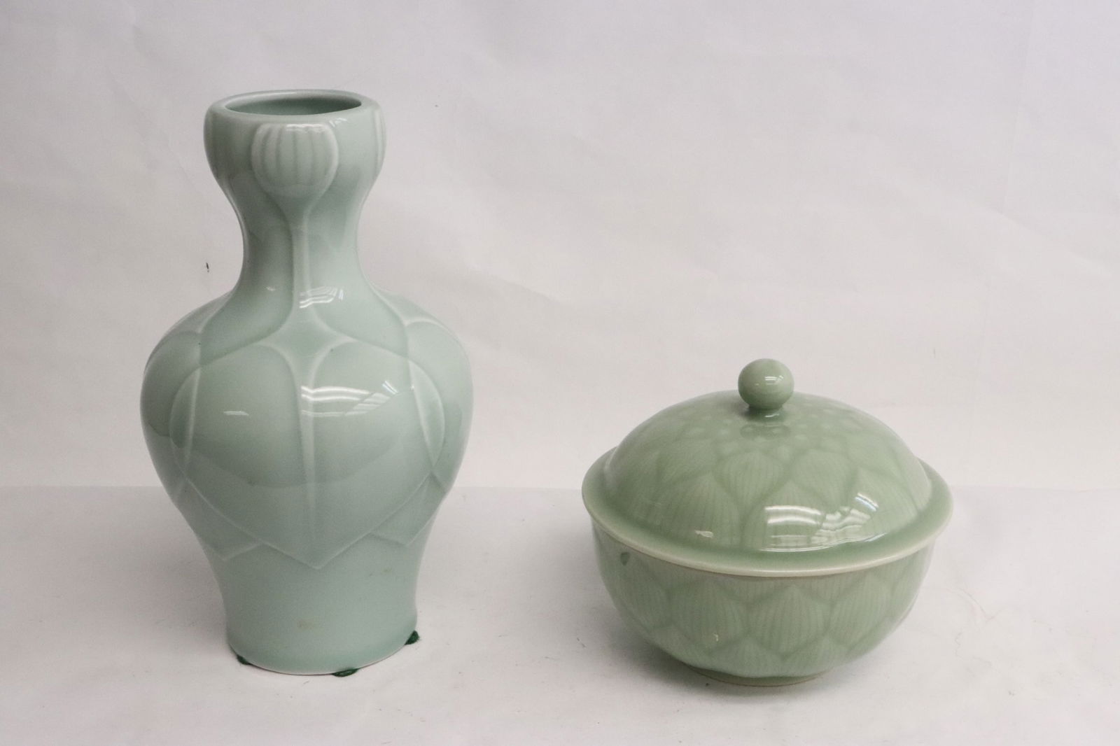 2 Chinese celadon porcelain pieces (1 of 8)