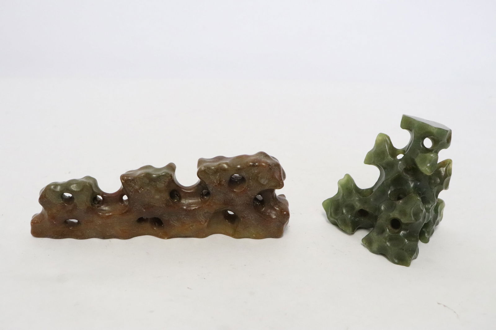 2 jade carved brush stands (1 of 11)