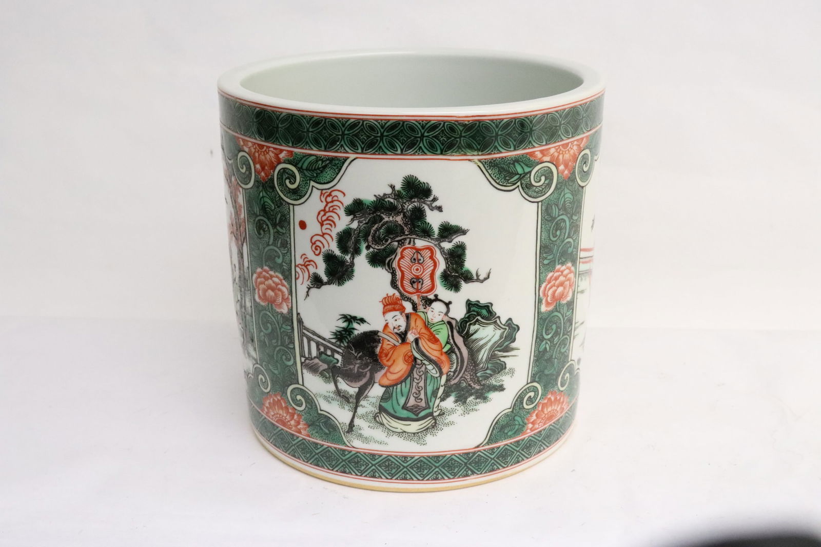 Large famille rose porcelain brush holder (1 of 8)