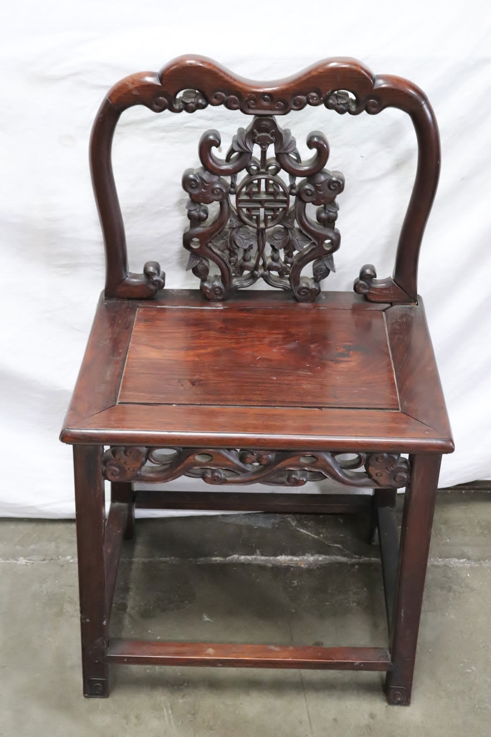 Chinese antique rosewood chair: Chinese antique rosewood chair, 35.5"x21"x17"
