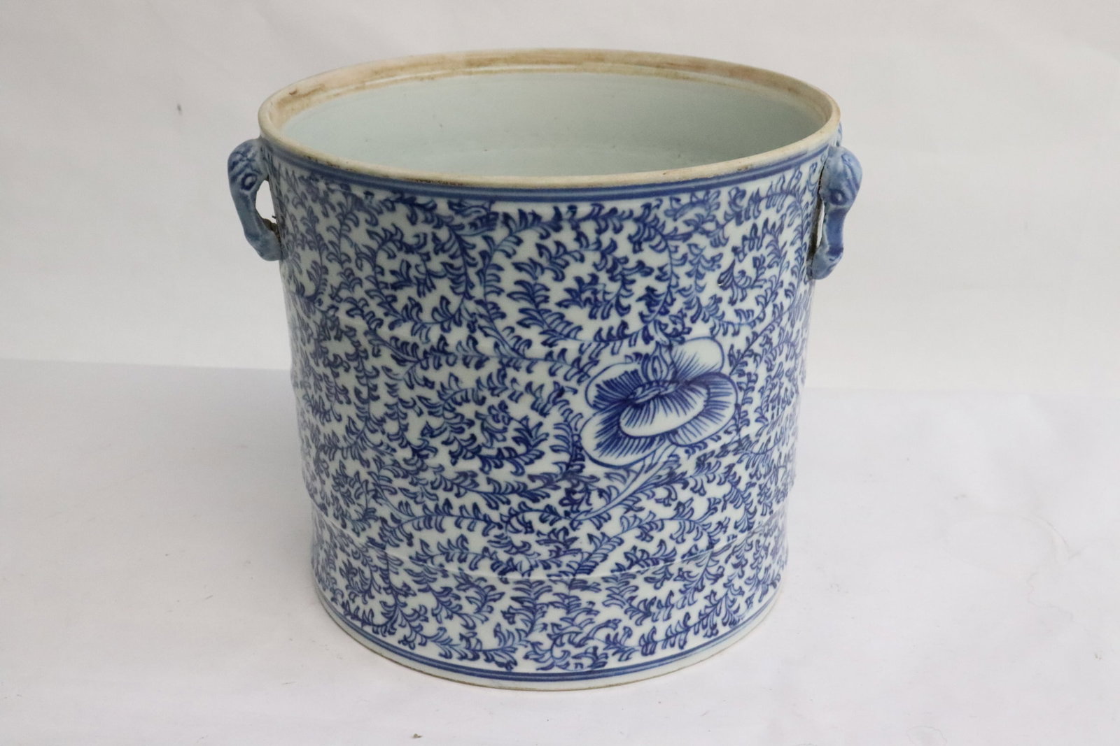 Vintage Chinese blue & white porcelain brush holder: Vintage Chinese blue and white porcelain brush holder, 6"x7"x6.65"