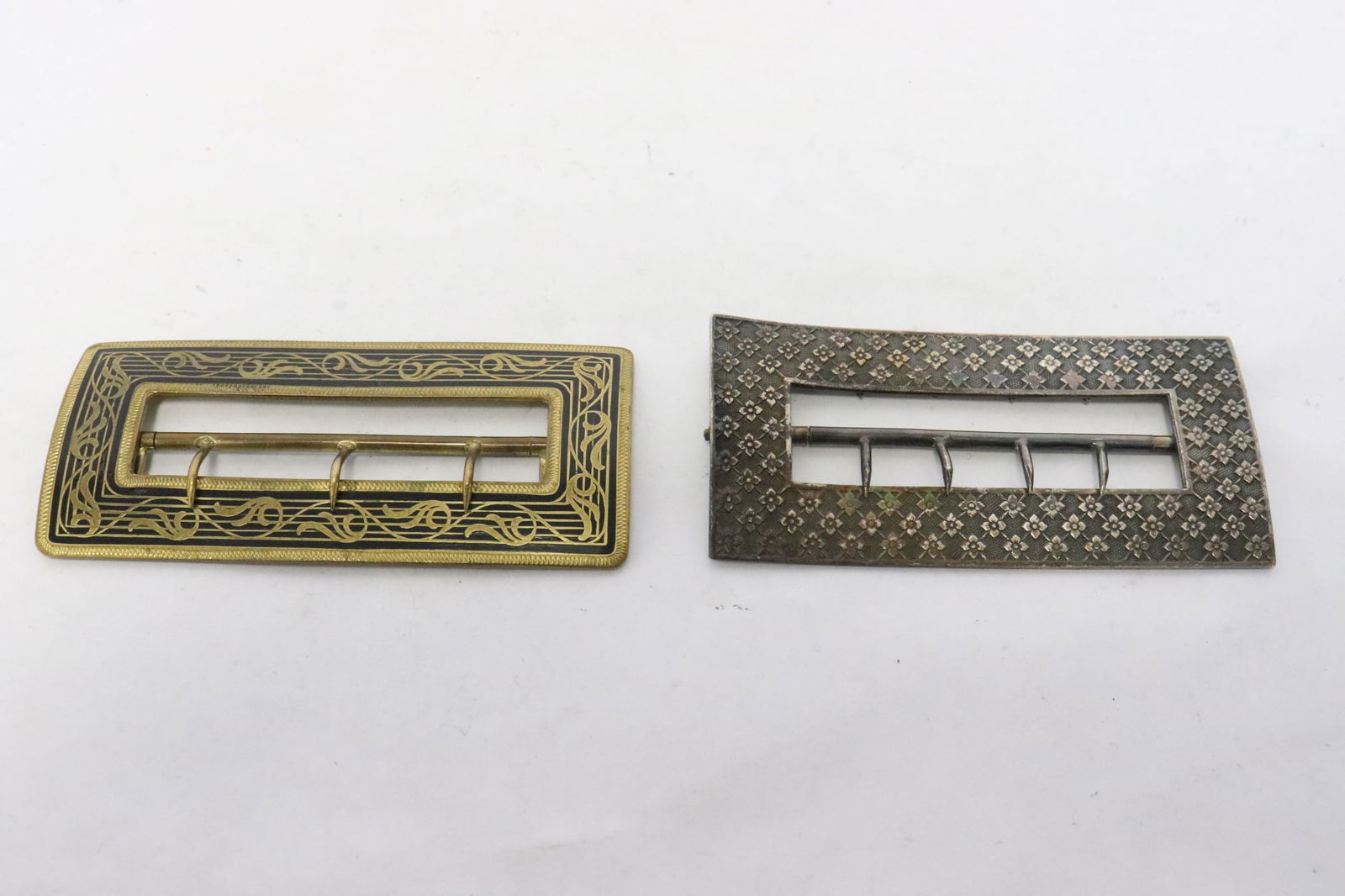 2 vintage Japanese samurai belt buckles(?) (1 of 9)