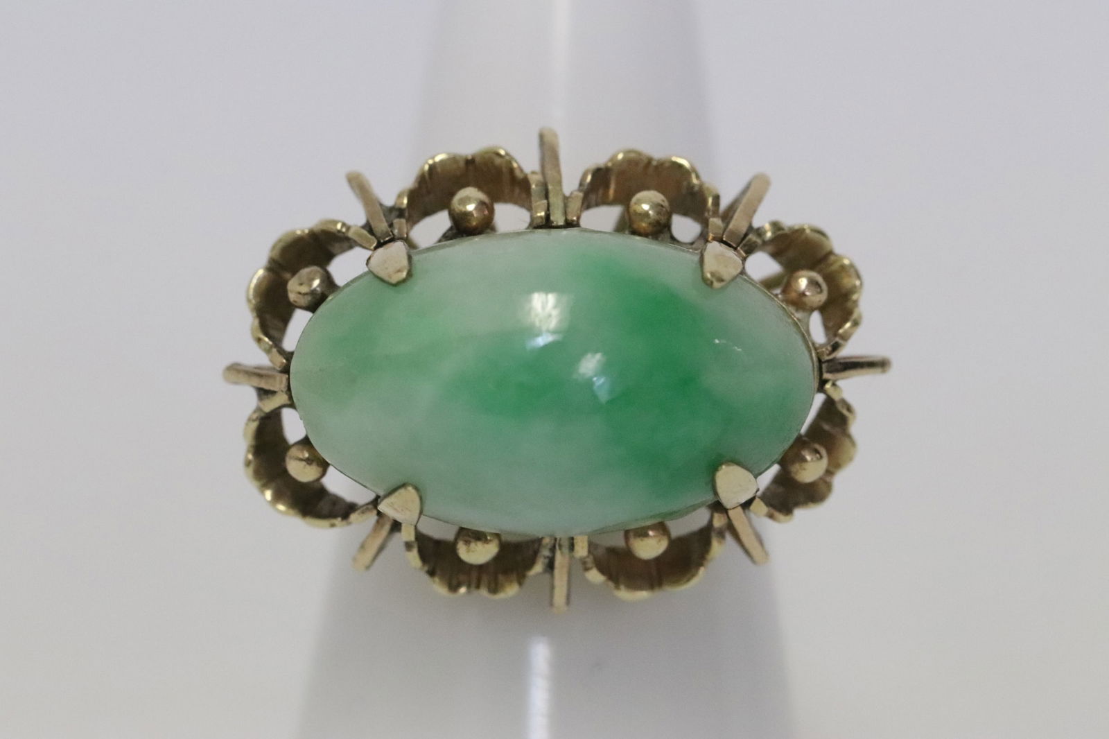 An 18K Y/G jadeite ring (1 of 7)