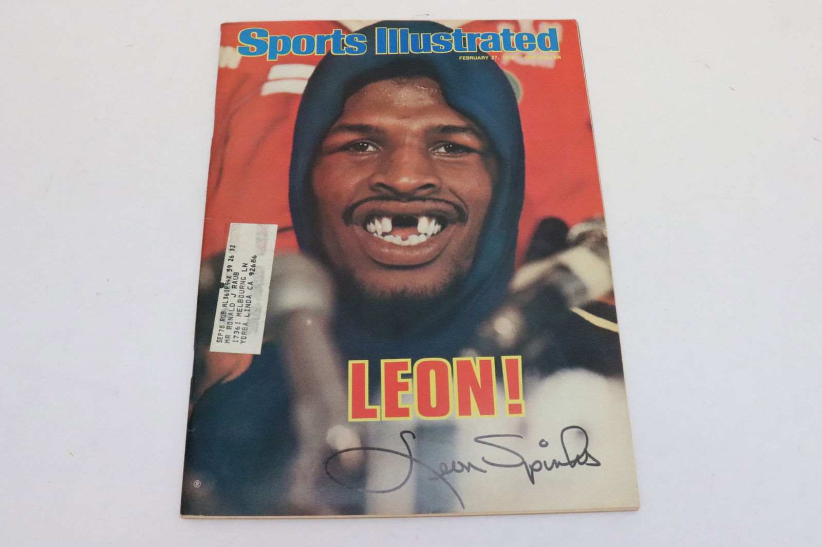Leon Spinks signed Sport Illustrated magazine (1 of 8)
