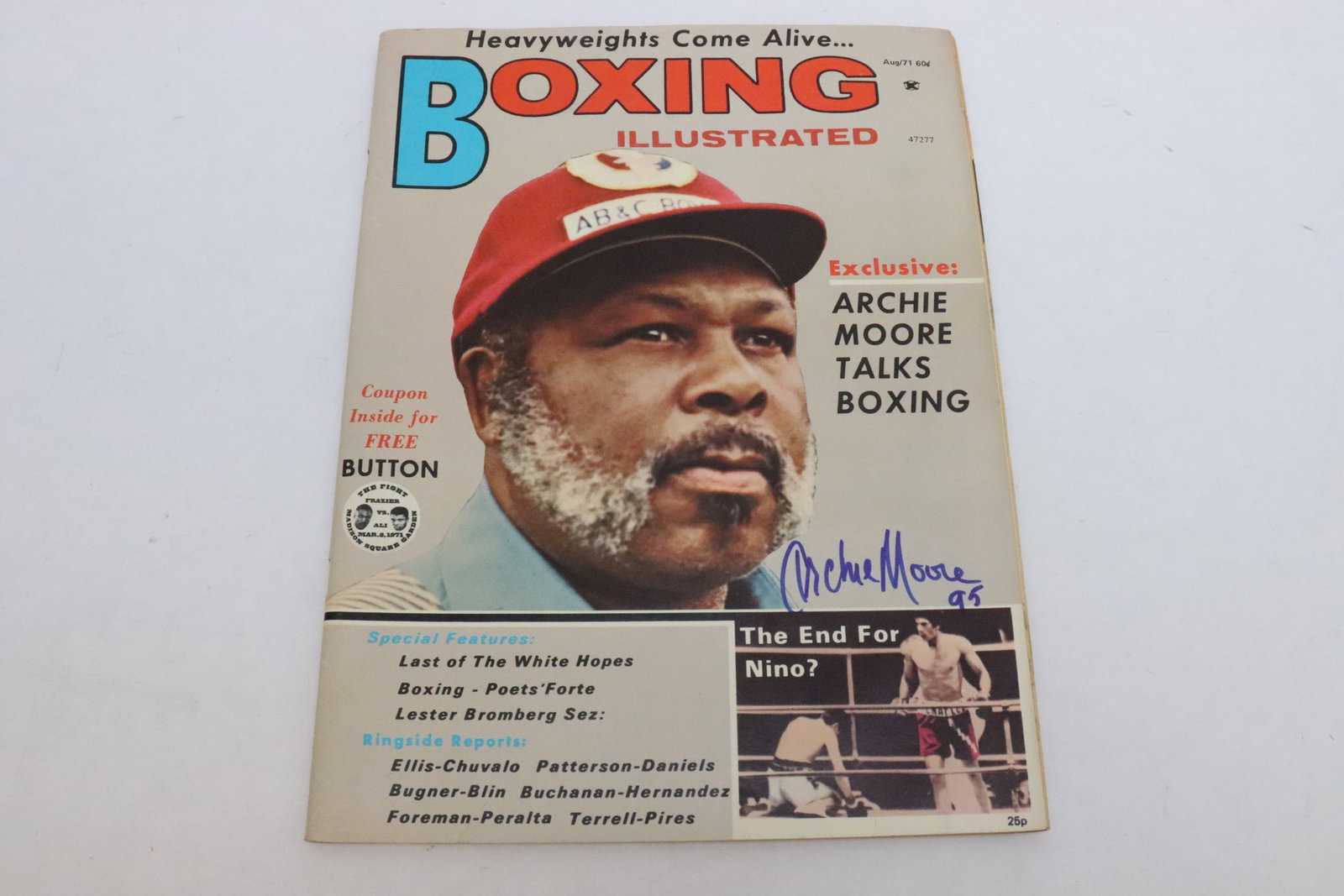 Archie Moore signed Boxing Illustrated magazine: Archie Moore signed Boxing Illustrated magazine