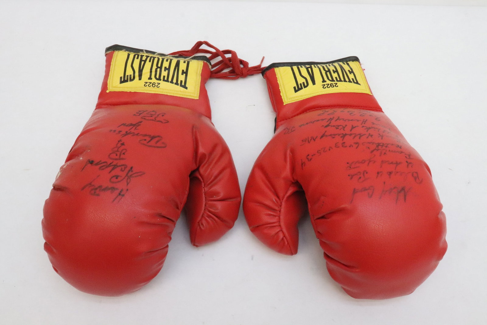 2 signed boxing gloves: 2 signed boxing gloves
