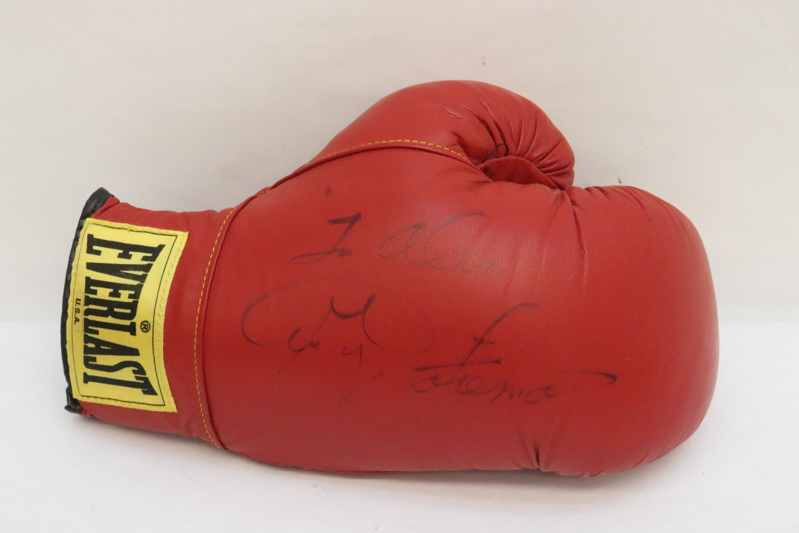 A signed boxing glove: A signed boxing glove