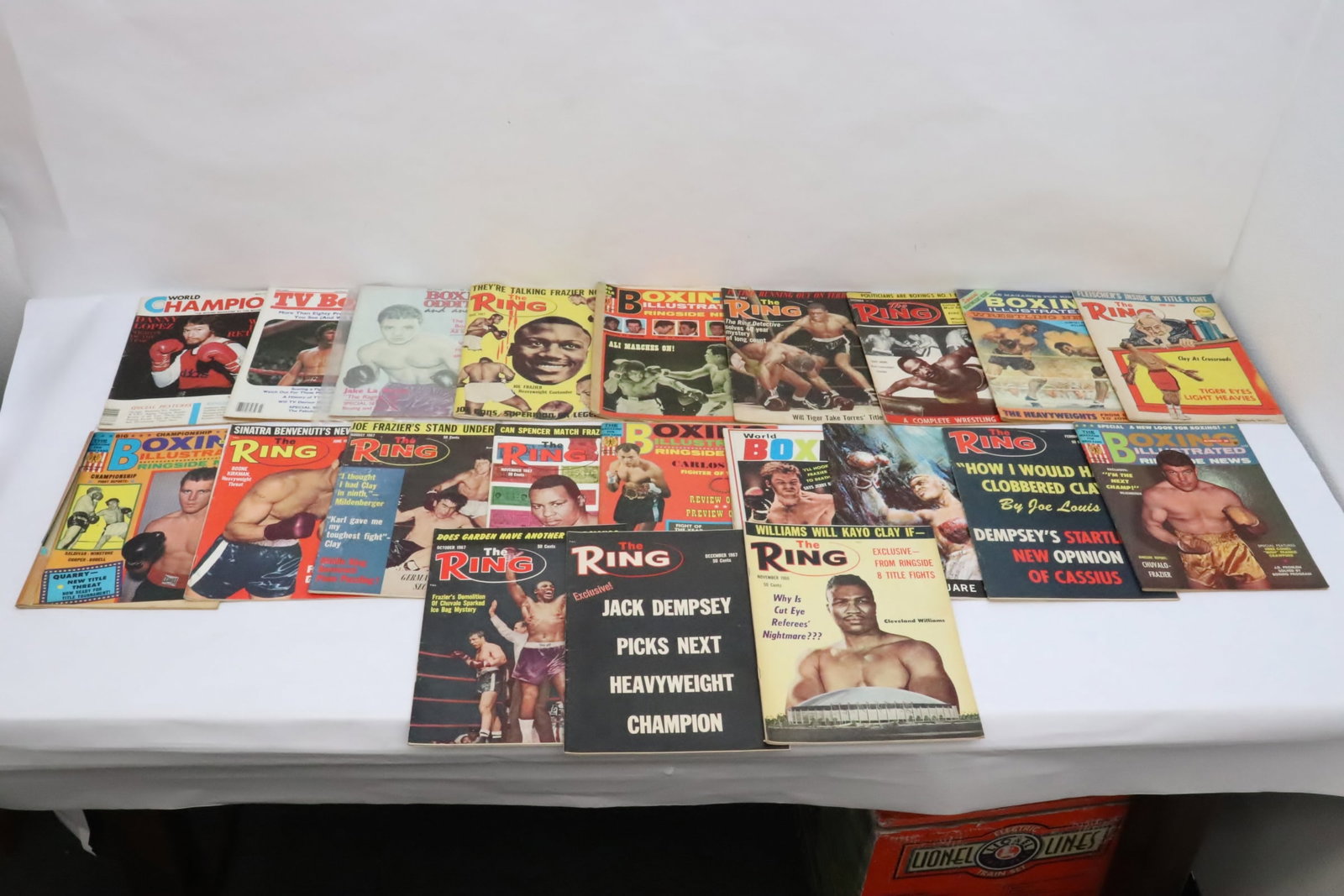 21 mostly 1960's boxing magazines: 21 mostly 1960's boxing magazines
