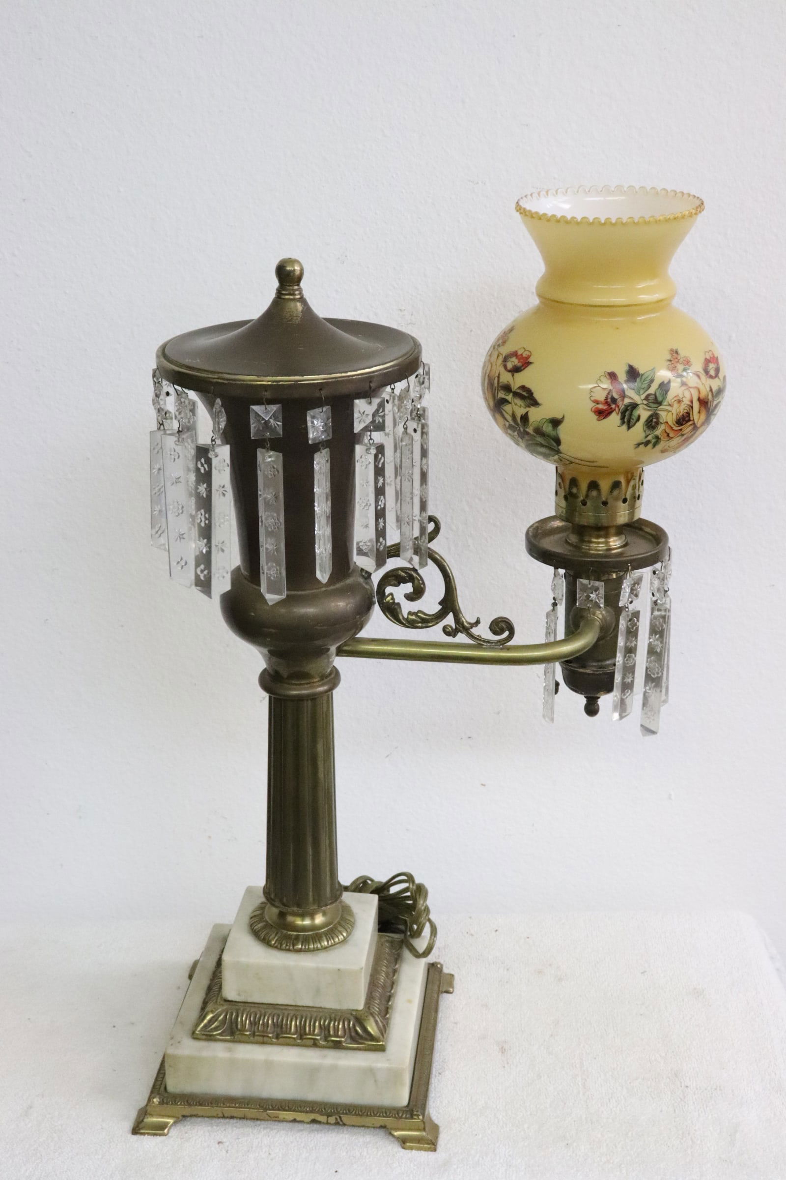 Victorian gas table lamp, electrified (1 of 13)