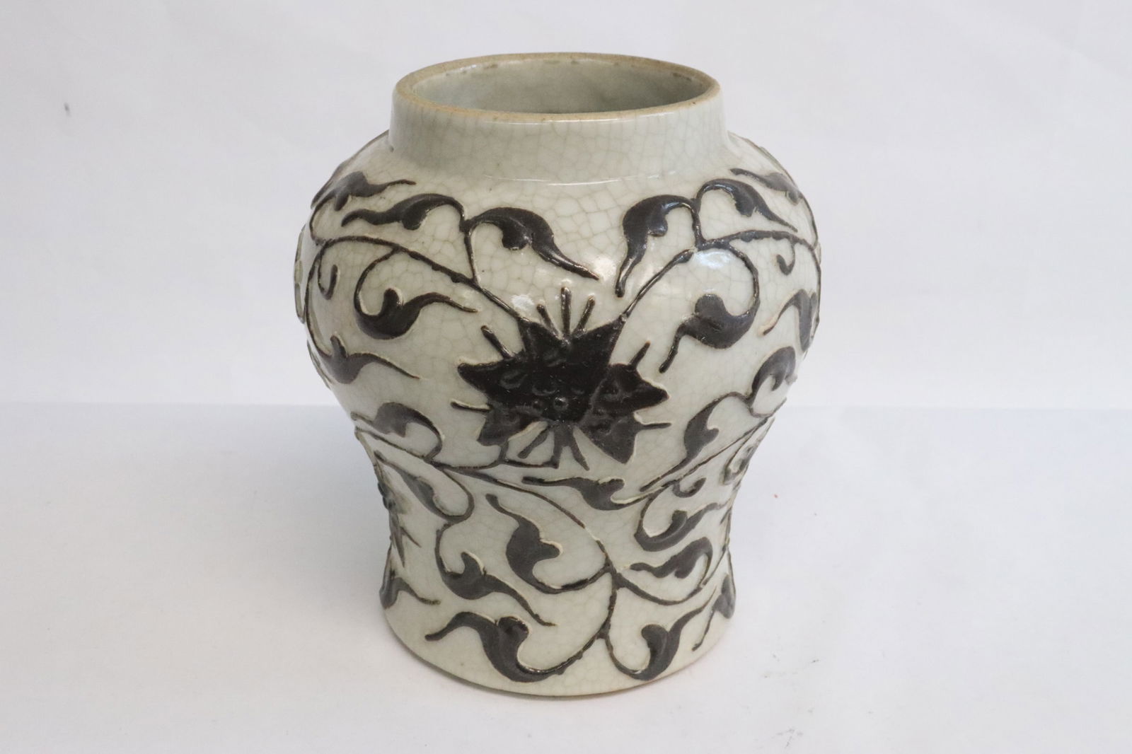 Chinese 19th century crackleware porcelain vase (1 of 7)