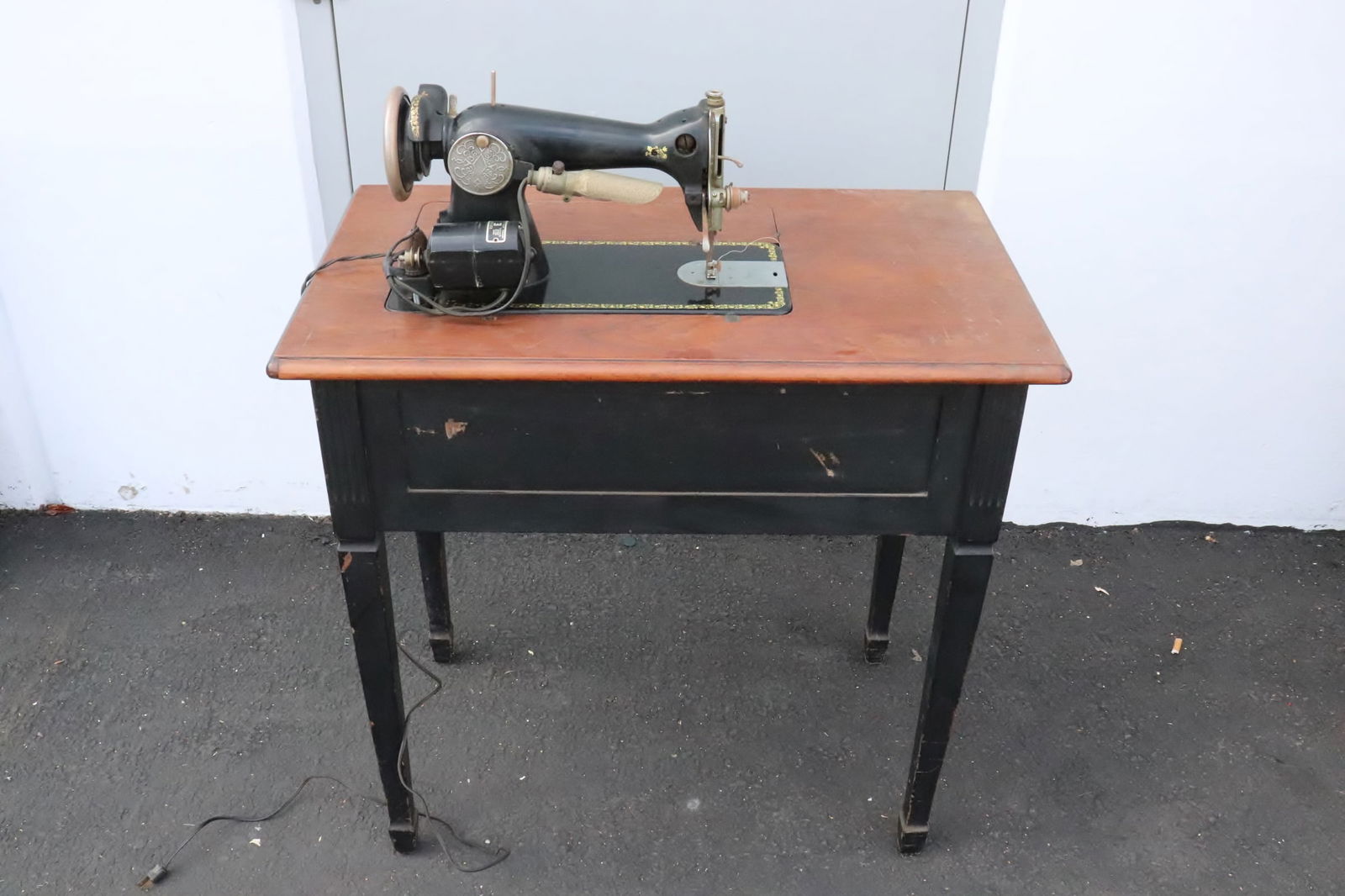 Vintage Sewmaster floor sewing machine (1 of 10)