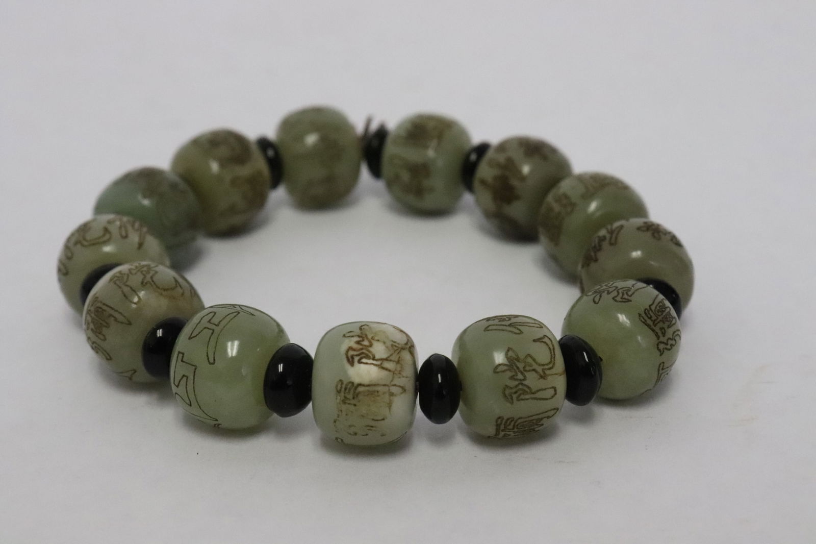 Chinese jade bead bracelet (1 of 8)