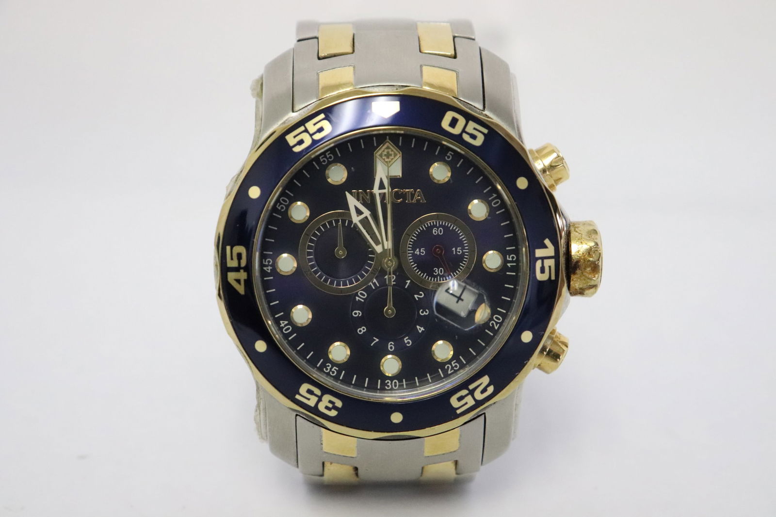 Invicta #0077 deep diving chronograph watch: Invicta #0077 deep diving (200M) chronograph watch