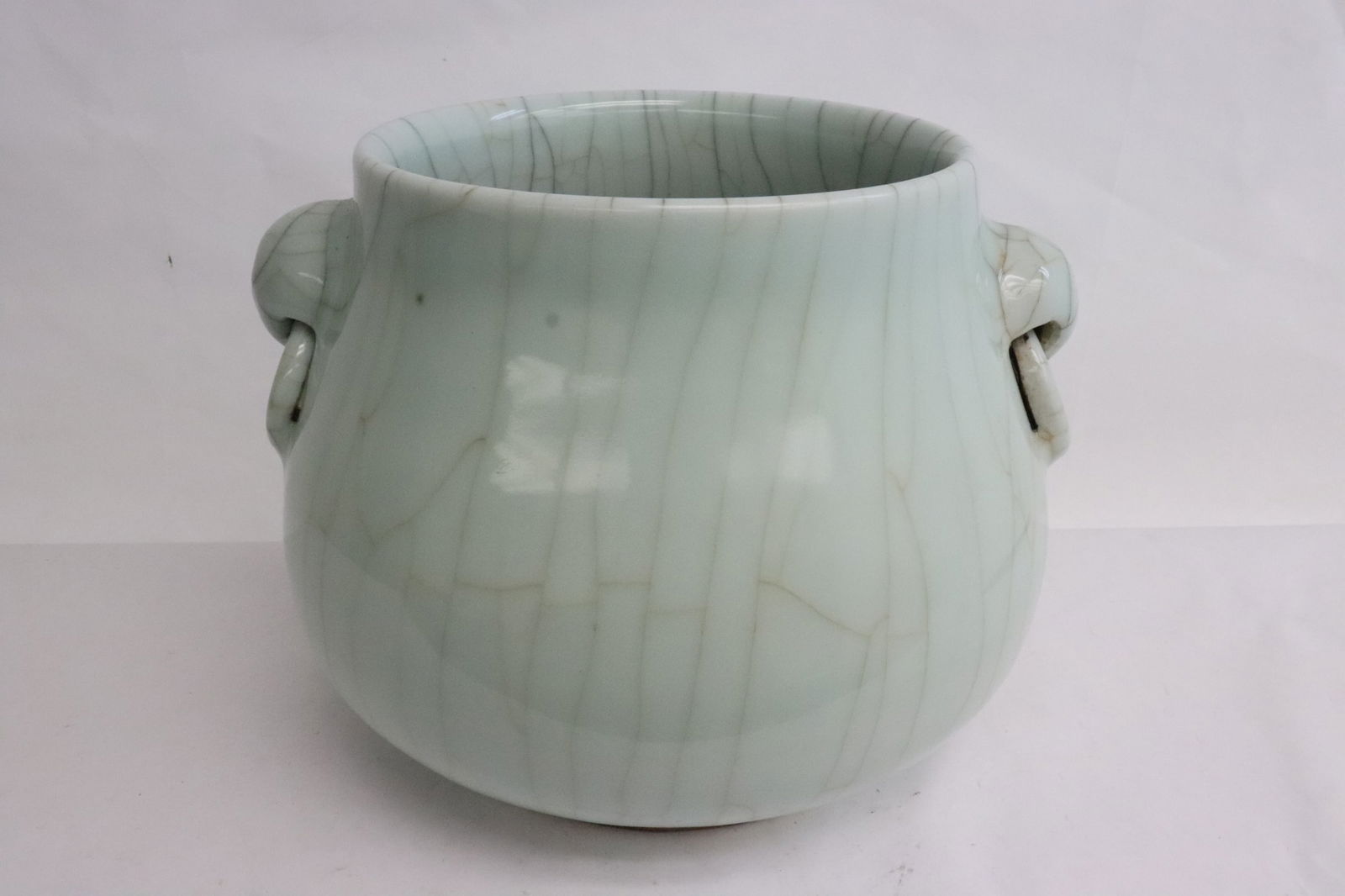 Large Chinese crackleware handled jar (1 of 7)