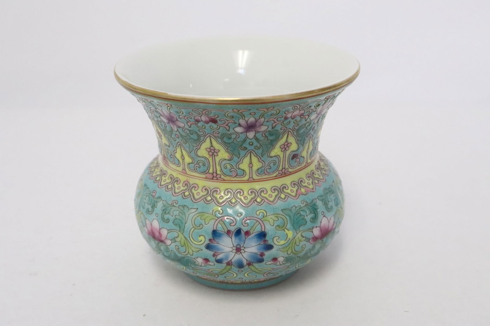 Chinese small famille rose porcelain jar (1 of 7)