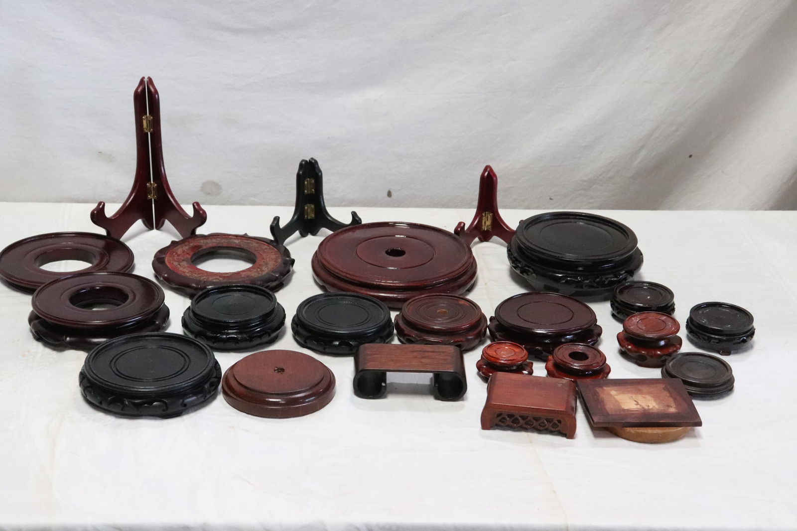 Lot of Chinese wood stands (1 of 11)