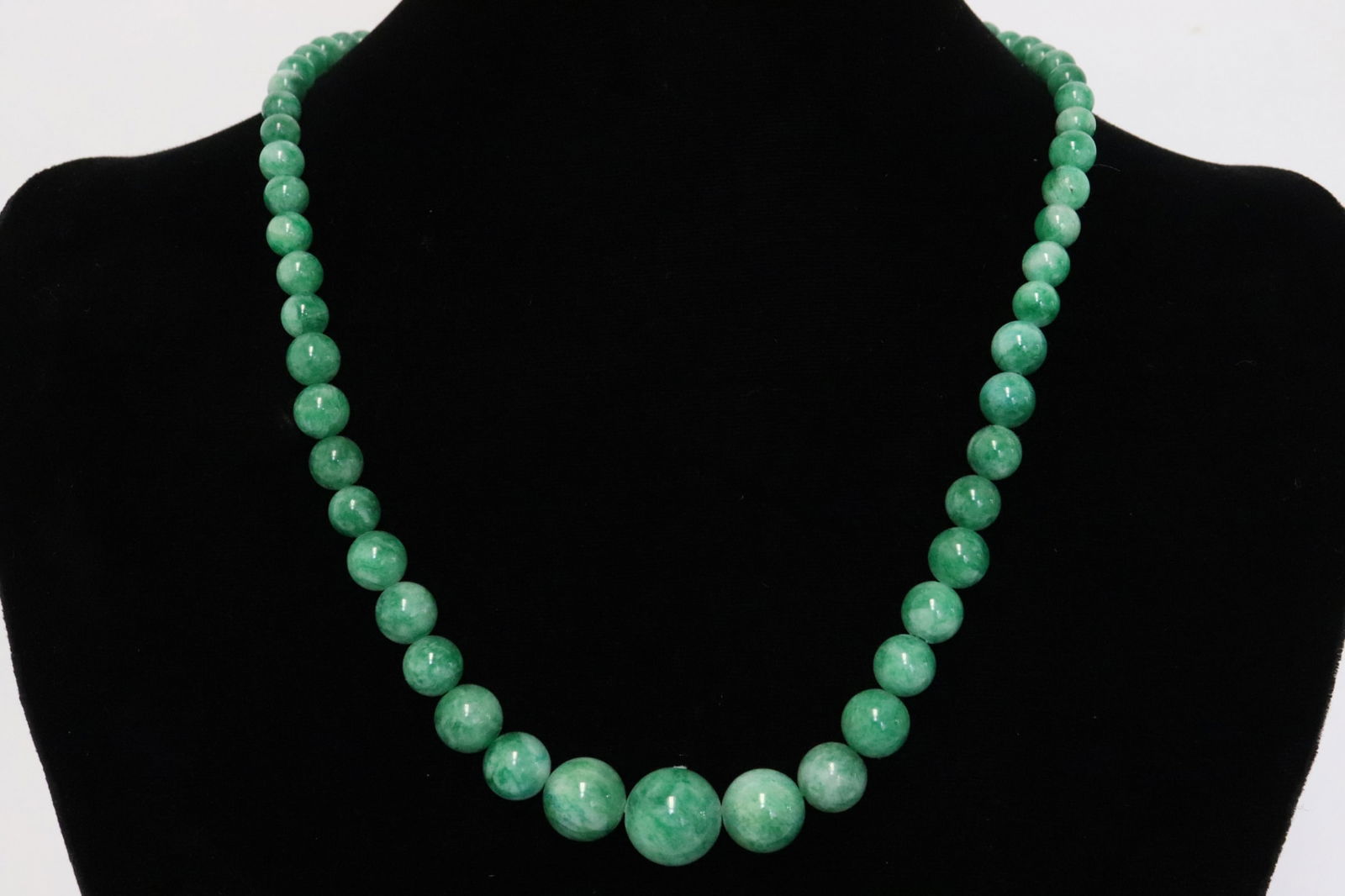 Chinese jadeite like bead necklace (1 of 8)