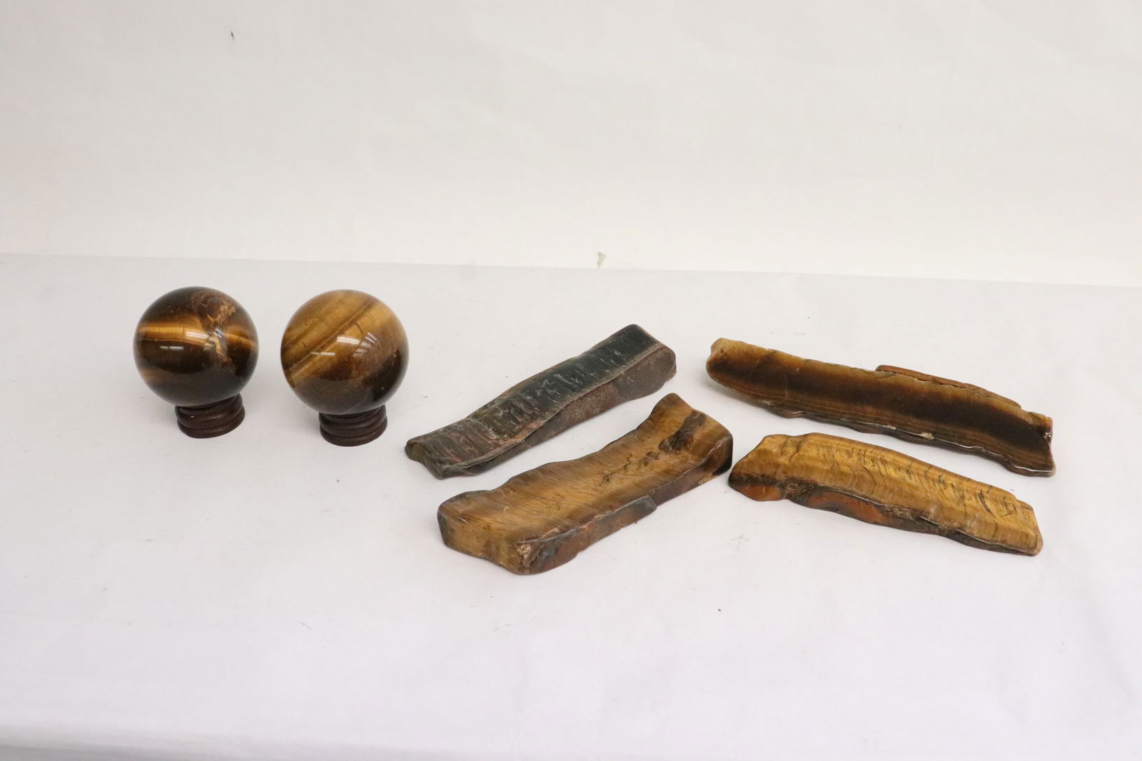 4 tiger eye polished stones, & 2 tiger eye spheres (1 of 9)
