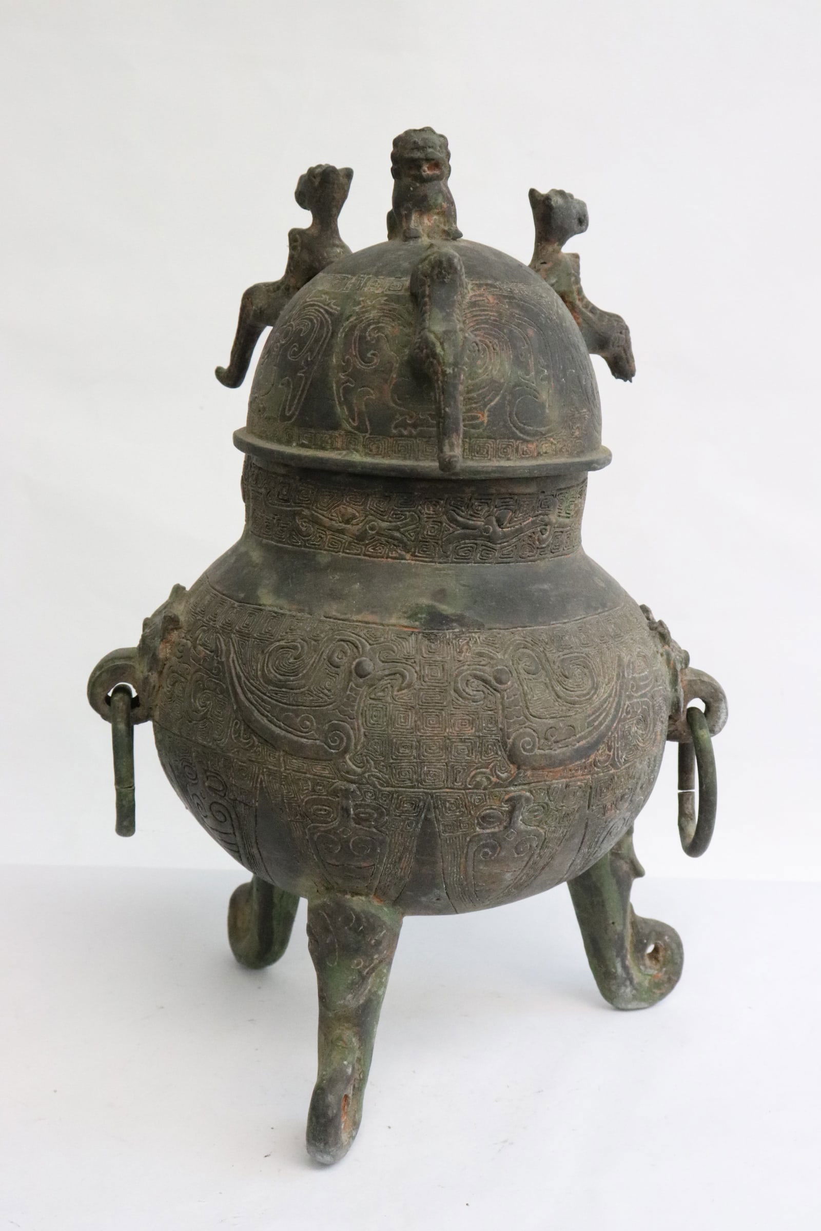 Chinese archaic style bronze covered vessel (1 of 10)
