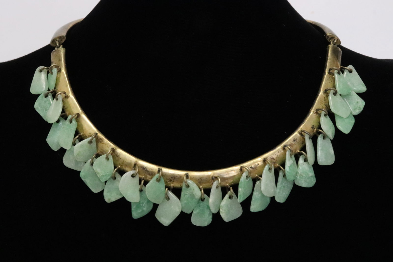 A yellow metal choker w/ jadeite small plaques (1 of 8)