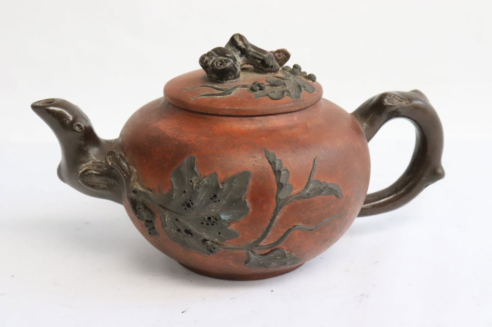 Fine Yixing teapot (1 of 6)